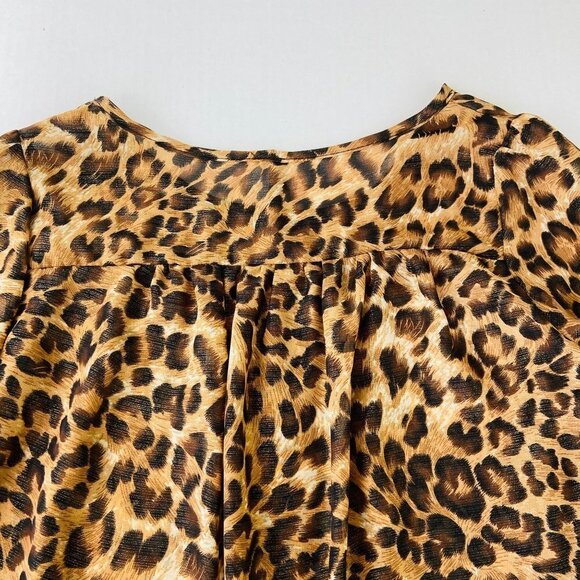 ✨2/$20✨ Jacaranda Tiger patterned blouse with gold threading Size Medium - Picture 5 of 9